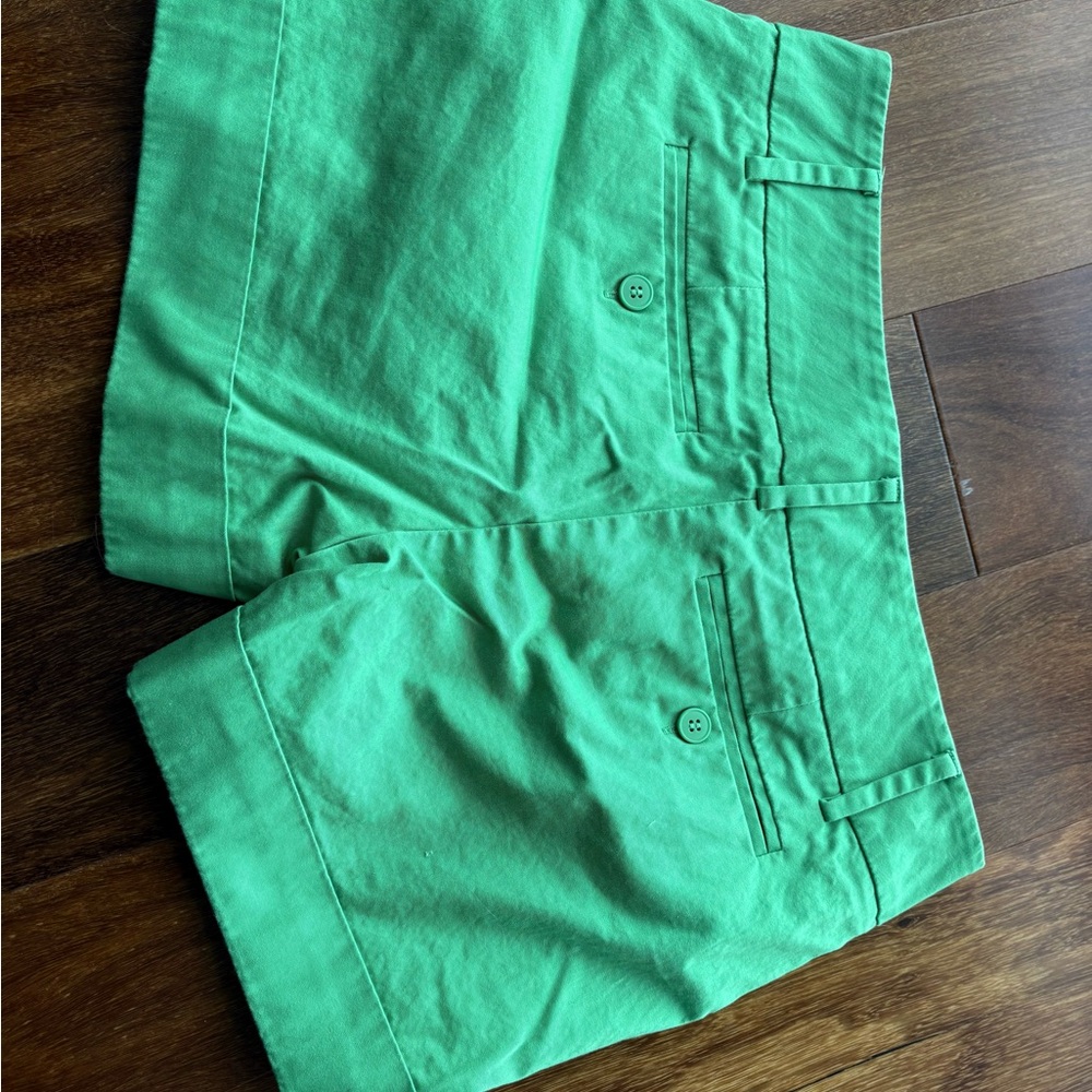 New York & Company Vibrant Green Women's Cargo Shorts - Picture 2 of 4